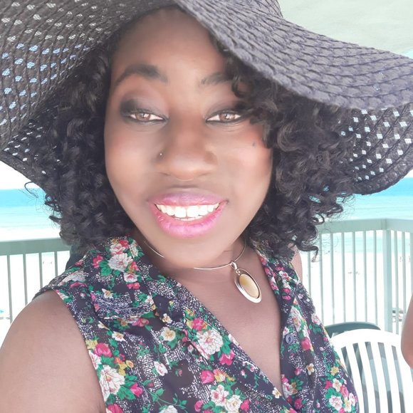 Meet your Posher, Adrienne - Picture 7 of 11